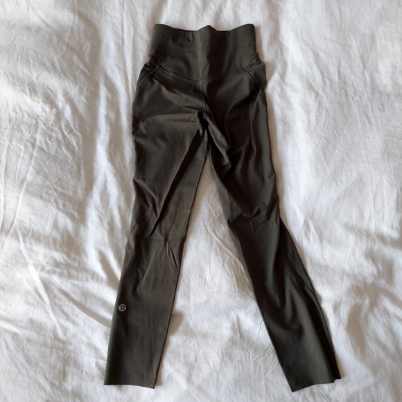 Lululemon Base Pace HR Crop 23" Army Green Size 2 - Picture 4 of 6